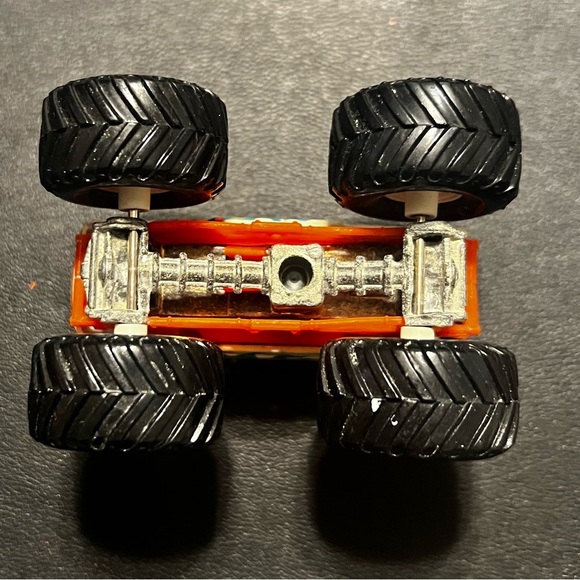 2003 HOT WHEELS MONSTER JAM 1:64 THE ERADICATOR (METAL BASE) - Picture 2 of 6